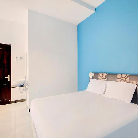 Oyo Life 3987 Kost Aditya Surabaya Exterior foto
