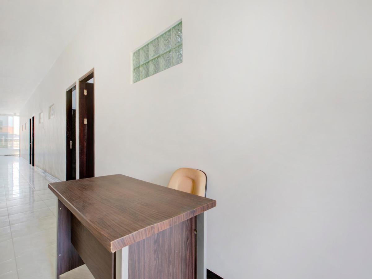 Oyo Life 3987 Kost Aditya Surabaya Exterior foto